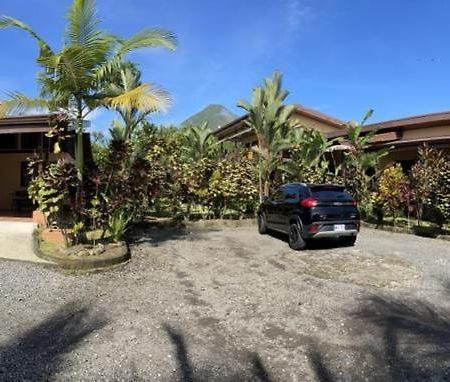 Aunty Arenal Lodge La Fortuna ภายนอก รูปภาพ
