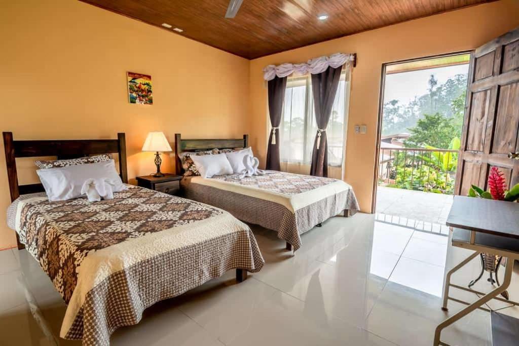 Aunty Arenal Lodge La Fortuna ภายนอก รูปภาพ