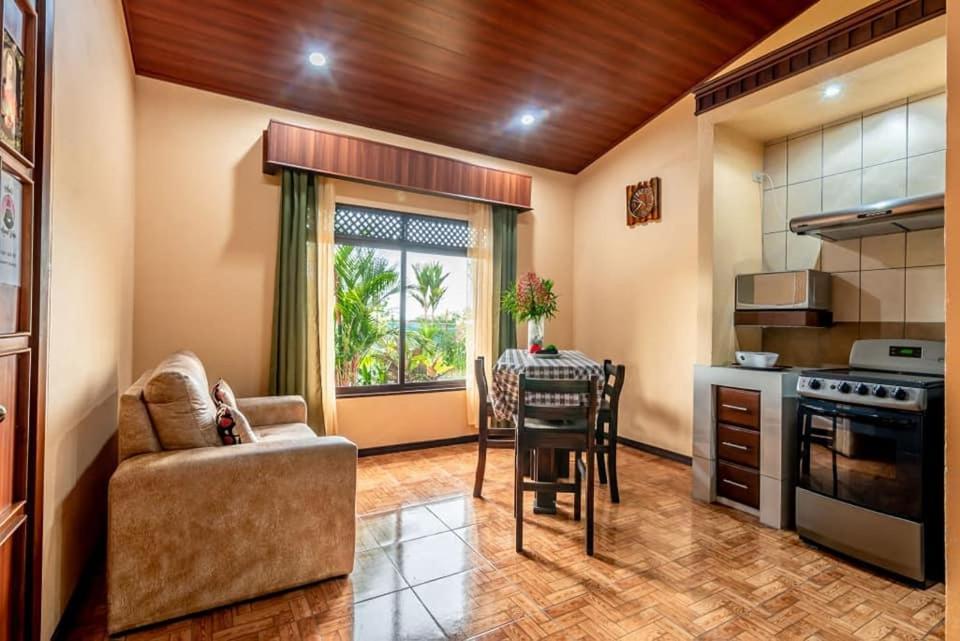 Aunty Arenal Lodge La Fortuna ภายนอก รูปภาพ